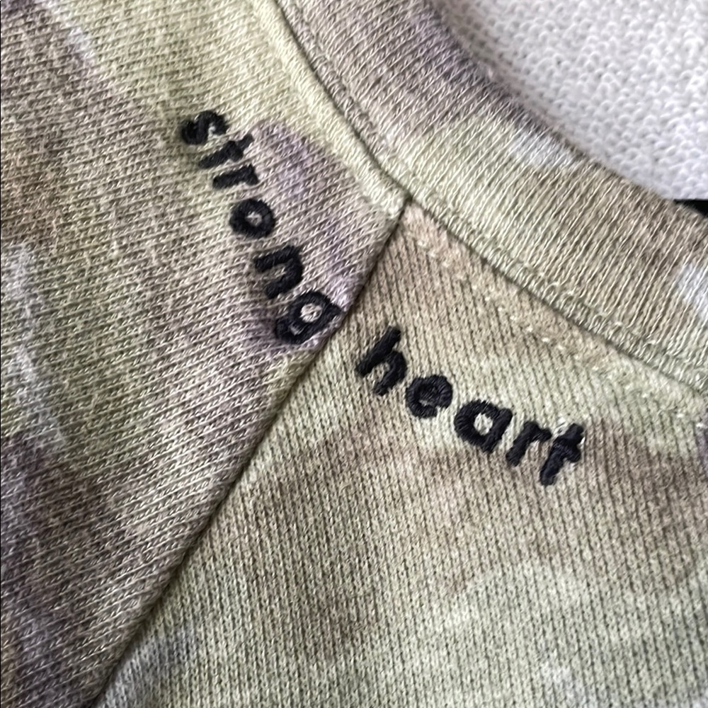 Peace Love World French Terry Hi Low Hem Pullover Camo 1X - Picture 4 of 10